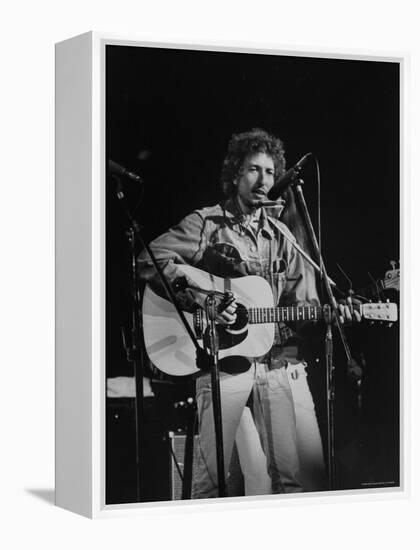 Bob Dylan during Rock Concert at Madison Square Garden-Bill Ray-Framed Premier Image Canvas