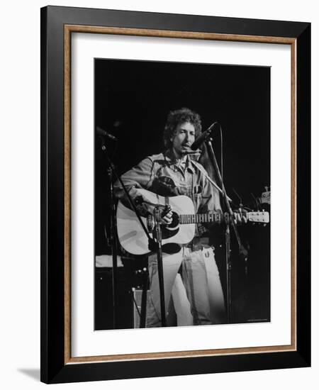 Bob Dylan during Rock Concert at Madison Square Garden-Bill Ray-Framed Premium Photographic Print