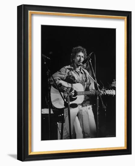 Bob Dylan during Rock Concert at Madison Square Garden-Bill Ray-Framed Premium Photographic Print