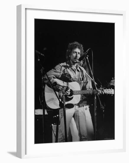 Bob Dylan during Rock Concert at Madison Square Garden-Bill Ray-Framed Premium Photographic Print