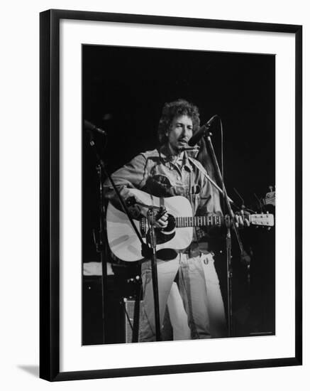 Bob Dylan during Rock Concert at Madison Square Garden-Bill Ray-Framed Premium Photographic Print