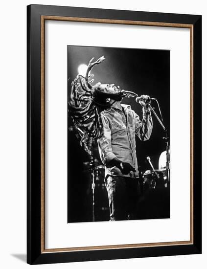 Bob Marley En Concert De Reggae Au Roxy, Los Angeles Le 26 Mai 1976-null-Framed Photo