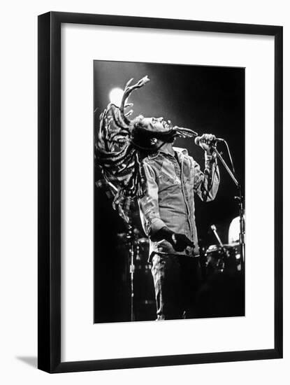 Bob Marley En Concert De Reggae Au Roxy, Los Angeles Le 26 Mai 1976-null-Framed Photo