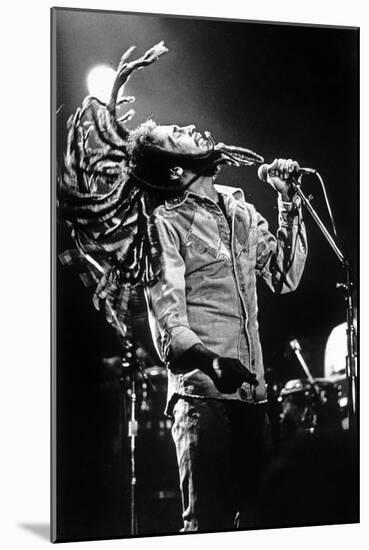 Bob Marley En Concert De Reggae Au Roxy, Los Angeles Le 26 Mai 1976-null-Mounted Photo