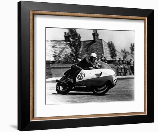 Bob Mcintyre on Gilera 500-4, 1957 Isle of Man Tourist Trophy race-null-Framed Photographic Print