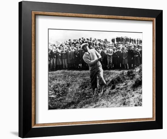 Bobby Jones at the British Amateur Golf Championship at St. Andrews, Scotland, June 1930-null-Framed Premium Giclee Print