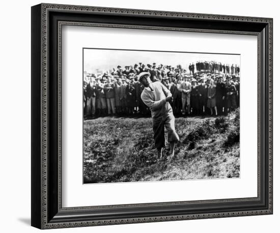 Bobby Jones at the British Amateur Golf Championship at St. Andrews, Scotland, June 1930-null-Framed Premium Giclee Print