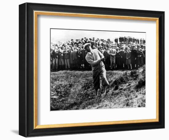 Bobby Jones at the British Amateur Golf Championship at St. Andrews, Scotland, June 1930-null-Framed Premium Giclee Print