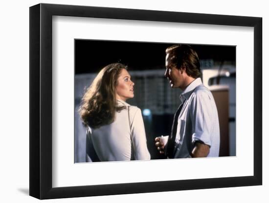 BODY HEAT, 1981 directed by LAWRENCE KASDAN Kathleen Turner and William Hurt (photo)-null-Framed Photo