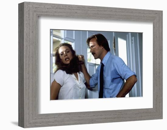 BODY HEAT, 1981 directed by LAWRENCE KASDAN Kathleen Turner and William Hurt (photo)-null-Framed Photo