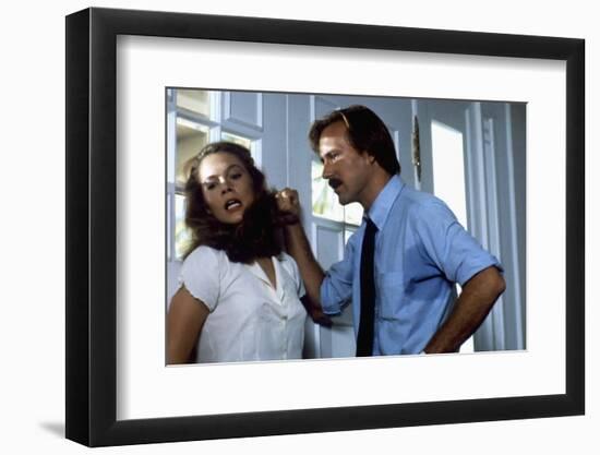 BODY HEAT, 1981 directed by LAWRENCE KASDAN Kathleen Turner and William Hurt (photo)-null-Framed Photo