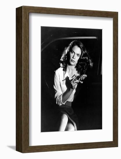 BODY HEAT, 1981 directed by LAWRENCE KASDAN Kathleen Turner (b/w photo)-null-Framed Photo