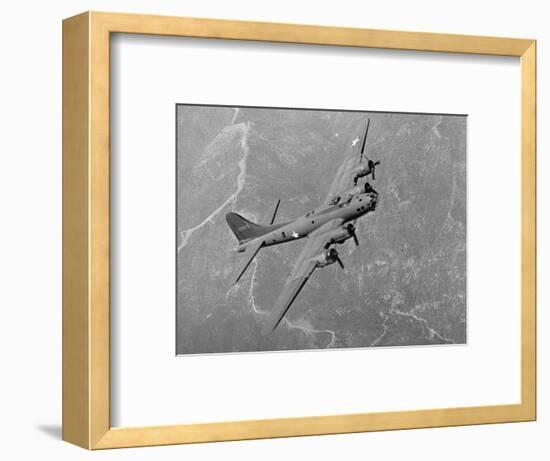 Boeing B-17F Flying Fortress-null-Framed Photographic Print