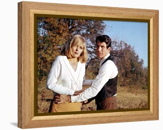 BONNIE AND CLYDE, 1967 directed by ARTHUR PENN Faye Dunaway and Warren Beatty (photo)-null-Framed Stretched Canvas