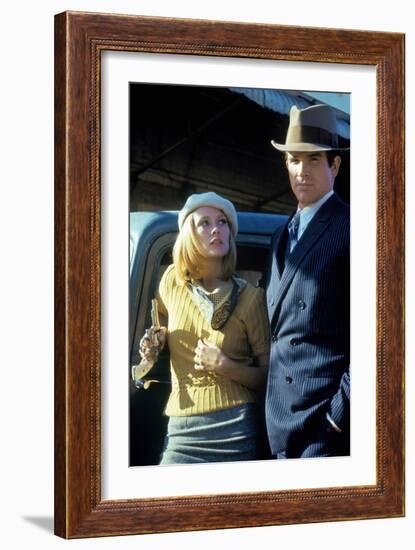 Bonnie and Clyde 1967 Directed by Arthur Penn Faye Dunaway and Warren Beatty-null-Framed Photo