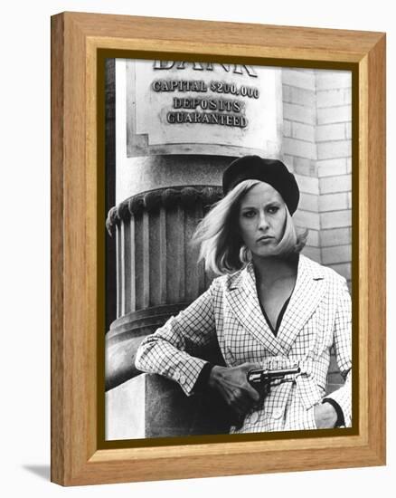 BONNIE AND CLYDE, 1967 directed by ARTHUR PENN Faye Dunaway as Bonnie Parker (b/w photo)-null-Framed Stretched Canvas