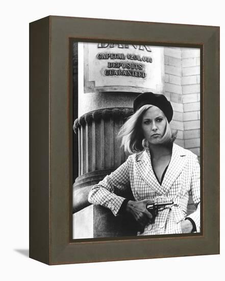 BONNIE AND CLYDE, 1967 directed by ARTHUR PENN Faye Dunaway as Bonnie Parker (b/w photo)-null-Framed Stretched Canvas