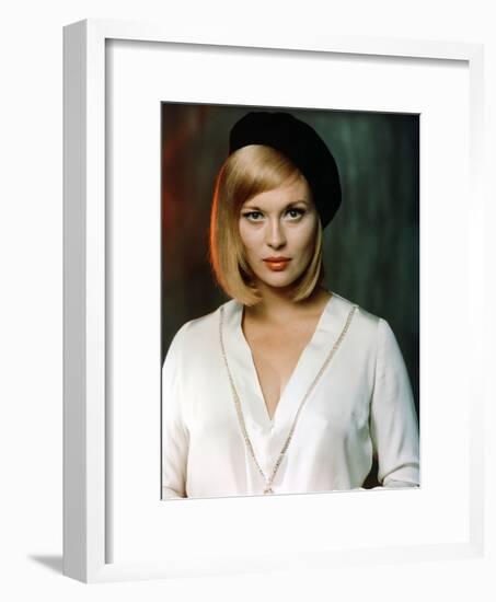 Bonnie and Clyde 1967 Directed by Arthur Penn Faye Dunaway-null-Framed Photo