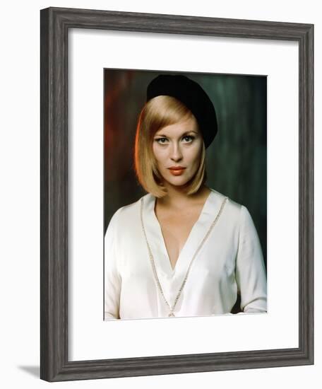 Bonnie and Clyde 1967 Directed by Arthur Penn Faye Dunaway-null-Framed Photo