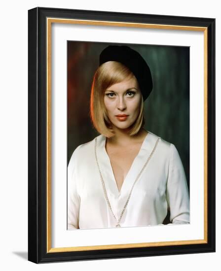 Bonnie and Clyde 1967 Directed by Arthur Penn Faye Dunaway-null-Framed Photo