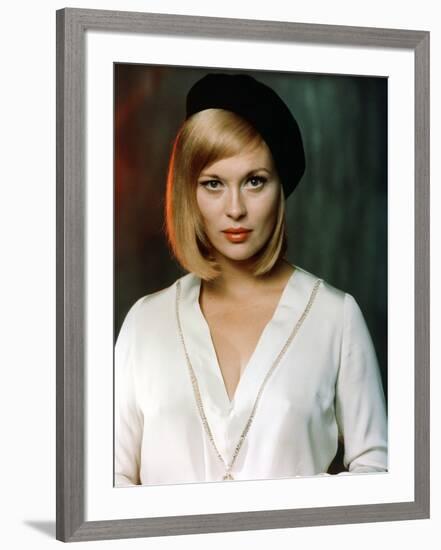 Bonnie and Clyde 1967 Directed by Arthur Penn Faye Dunaway-null-Framed Photo