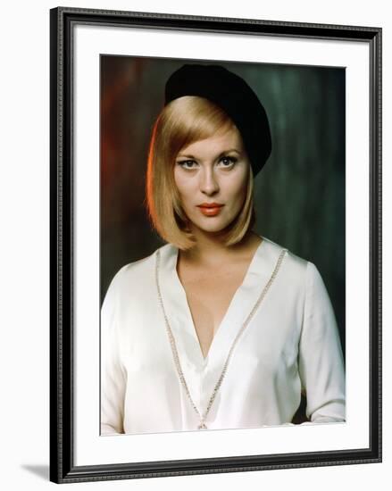 Bonnie and Clyde 1967 Directed by Arthur Penn Faye Dunaway--Framed Photo
