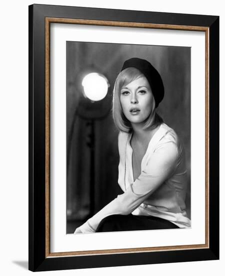 Bonnie and Clyde, Faye Dunaway, 1967-null-Framed Photo