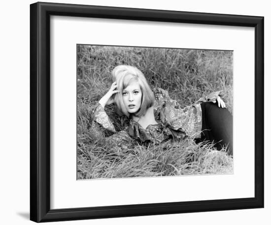 Bonnie and Clyde, Faye Dunaway, 1967-null-Framed Photo