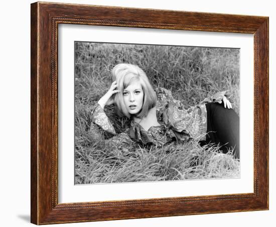 Bonnie and Clyde, Faye Dunaway, 1967-null-Framed Photo