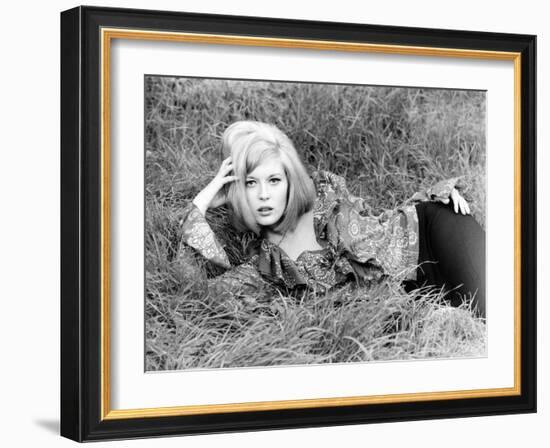 Bonnie and Clyde, Faye Dunaway, 1967-null-Framed Photo