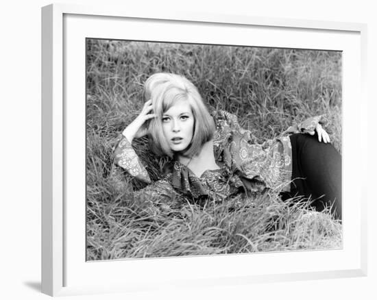 Bonnie and Clyde, Faye Dunaway, 1967-null-Framed Photo