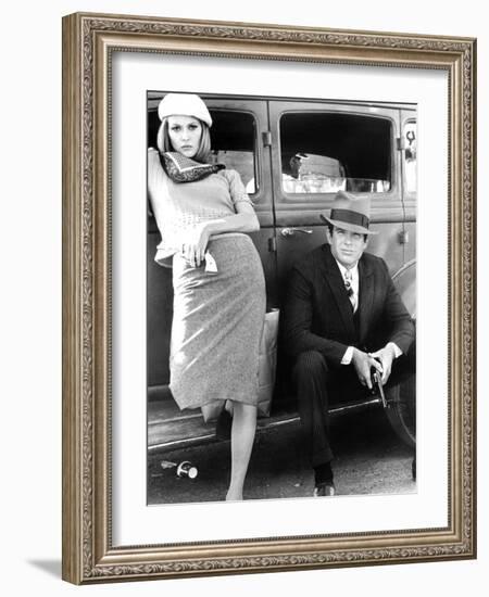 Bonnie and Clyde, Faye Dunaway, Warren Beatty, 1967-null-Framed Photo