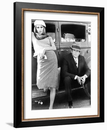 Bonnie and Clyde, Faye Dunaway, Warren Beatty, 1967-null-Framed Photo