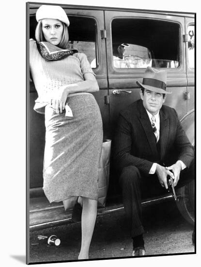 Bonnie and Clyde, Faye Dunaway, Warren Beatty, 1967-null-Mounted Photo