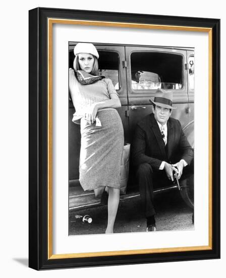 Bonnie and Clyde, Faye Dunaway, Warren Beatty, 1967-null-Framed Photo