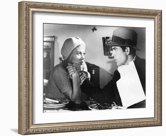 Bonnie and Clyde, Faye Dunaway, Warren Beatty, 1967-null-Framed Photo