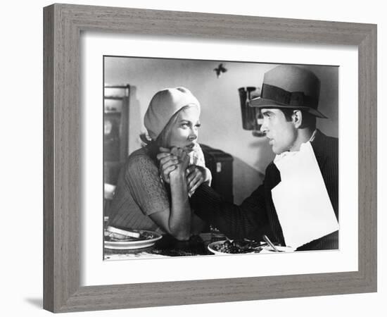 Bonnie and Clyde, Faye Dunaway, Warren Beatty, 1967-null-Framed Photo