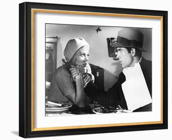 Bonnie and Clyde, Faye Dunaway, Warren Beatty, 1967-null-Framed Photo