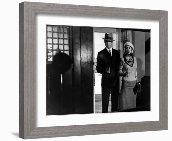 Bonnie and Clyde, Warren Beatty, Faye Dunaway, 1967-null-Framed Photo