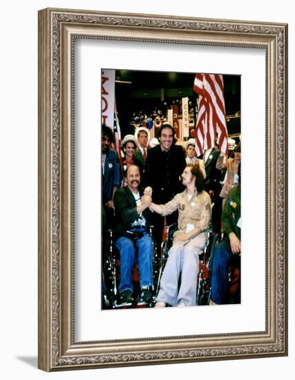 BORN ON THE FOURTH OF JULY, 1989 directed by OLIVER STONE On the set, Oliver Stone between Ron Kovi-null-Framed Photo