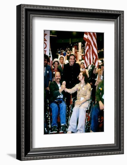 BORN ON THE FOURTH OF JULY, 1989 directed by OLIVER STONE On the set, Oliver Stone between Ron Kovi-null-Framed Photo