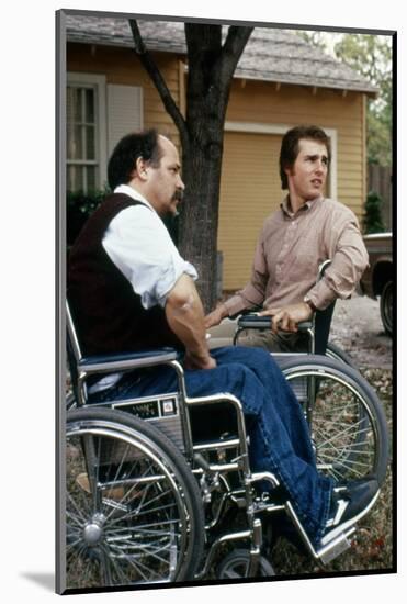 BORN ON THE FOURTH OF JULY, 1989 directed by OLIVER STONE Tom Cruise with Ron Kovic (photo)-null-Mounted Photo