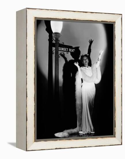 Boulevard du crepuscule SUNSET BOULEVARD by BillyWilder with Gloria Swanson, 1950 (b/w photo)-null-Framed Stretched Canvas