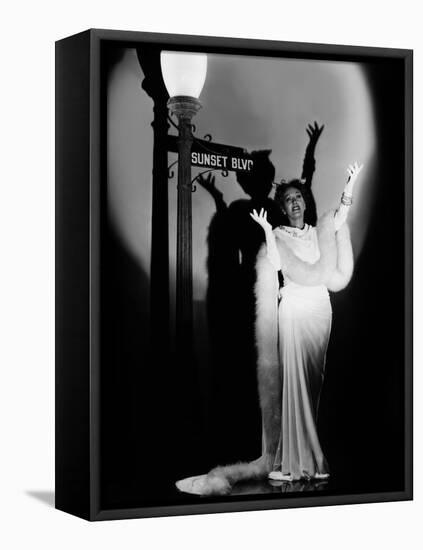Boulevard du crepuscule SUNSET BOULEVARD by BillyWilder with Gloria Swanson, 1950 (b/w photo)-null-Framed Stretched Canvas