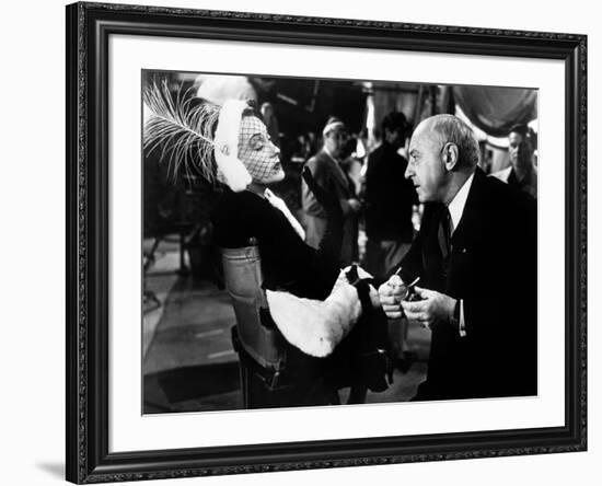 Boulevard du crepuscule SUNSET BOULEVARD by BillyWilder with Gloria Swanson and Cecil B. DeMille, 1-null-Framed Photo