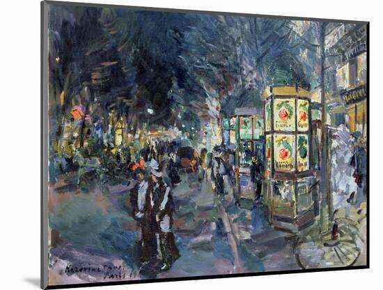 Boulevard Parisien La Nuit (Parisan Boulevard at Night). Description De L'animation Dans La Capital-Konstantin Alekseevich Korovin-Mounted Giclee Print