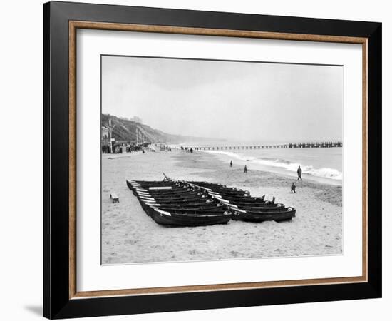 Bournemouth Beach, 1964-Daily Mirror-Framed Photographic Print