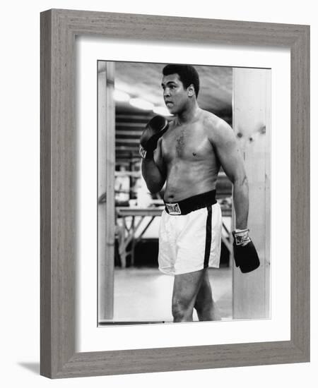 Boxing Great Muhammad Ali-Vandell Cobb-Framed Photographic Print