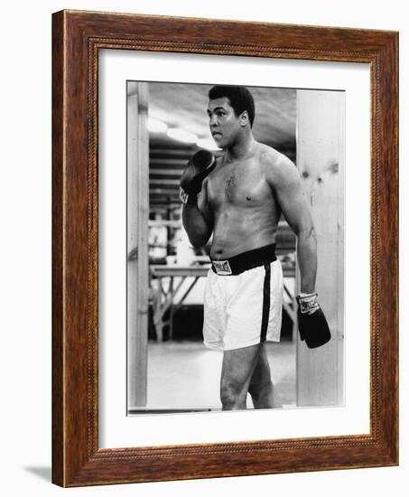 Boxing Great Muhammad Ali-Vandell Cobb-Framed Photographic Print