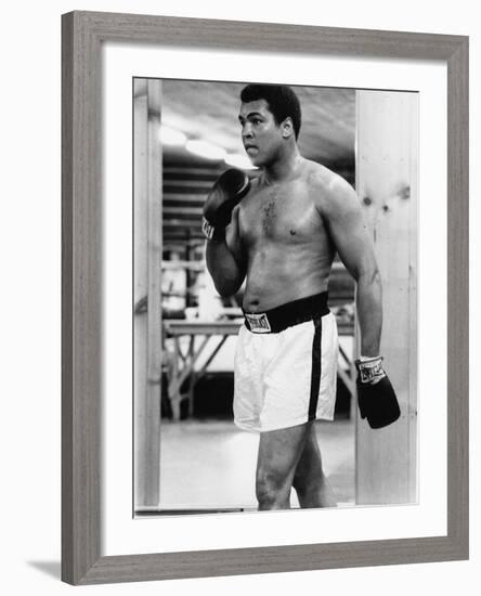 Boxing Great Muhammad Ali-Vandell Cobb-Framed Photographic Print